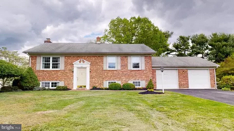 202 Marabou Dr, Newark, DE 19702