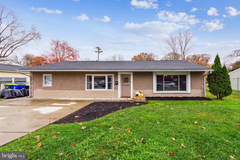 35 Chaucer Dr, Newark, DE 19713