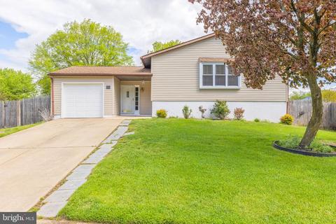 15 Stature Dr, Newark, DE 19713