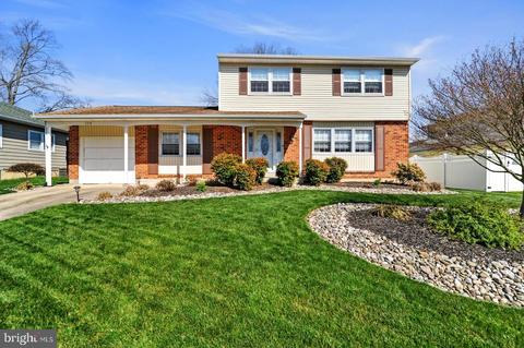 114 Holiday Pl, Newark, DE 19702