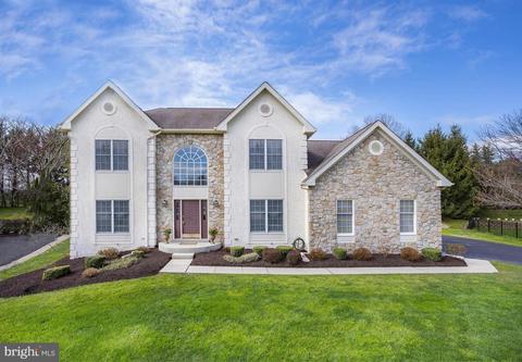 4 Longacre Ct, Hockessin, DE 19707