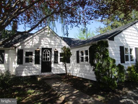 8 Glen Berne Dr, Wilmington, DE 19804