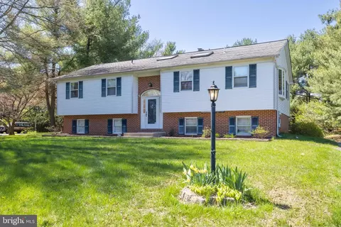 126 W Savannah Dr, Bear, DE 19701