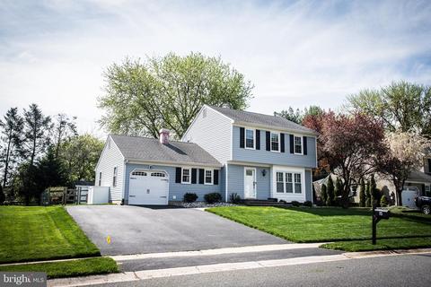 15 Woodridge Dr, Hockessin, DE 19707