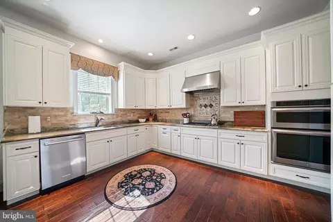 4897 Threadneedle Rd, Wilmington, DE 19807 photo 9