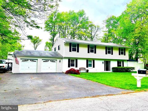 6 Club Ln, Wilmington, DE 19810