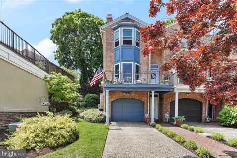 900 Wawaset St, Wilmington, DE 19806