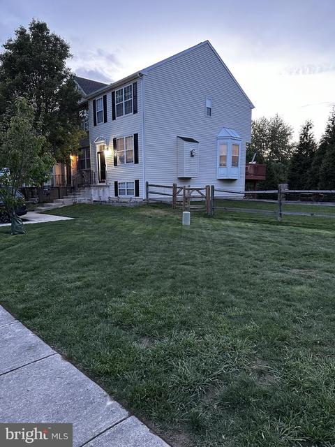 165 Versailles Ct, Newark, DE 19702