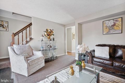 2 Glenway Pl, Wilmington, DE 19804