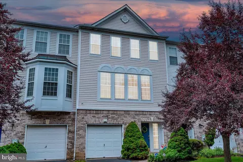 526 E Boxborough Dr, Wilmington, DE 19810