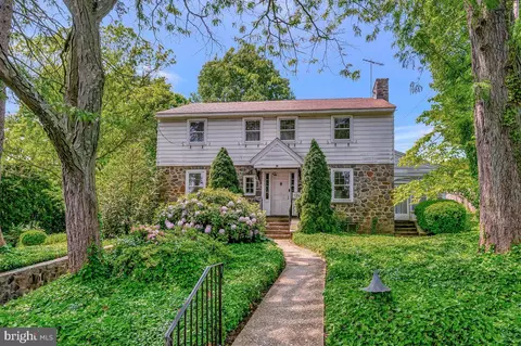 2 Park Ln, Wilmington, DE 19809