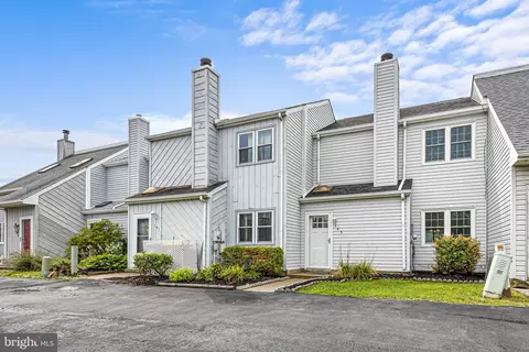 143 Valley Cir, Newark, DE 19711