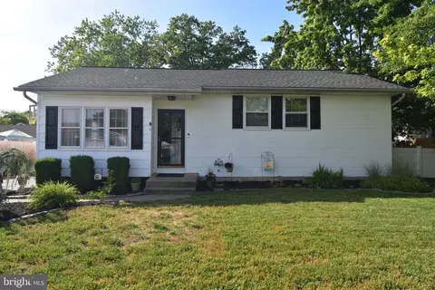 4 E Rutherford Dr, Newark, DE 19713