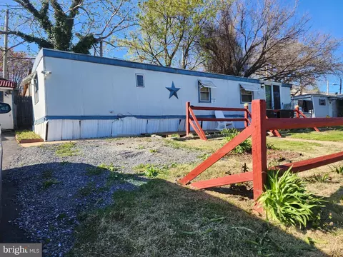 4 Sherman Dr, Claymont, DE 19703