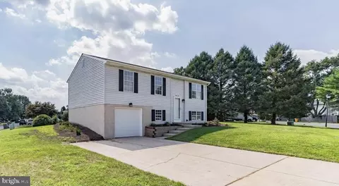 41 Creekside Dr, Newark, DE 19702