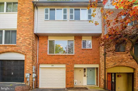 31 Helios Ct, Newark, DE 19711
