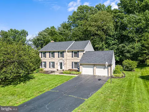 10 Gibbs Ln, Newark, DE 19711
