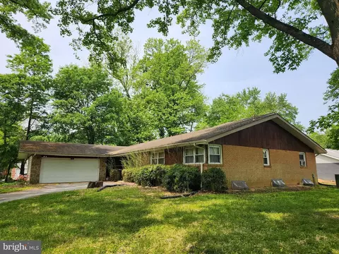 100 E Sutton Pl, Wilmington, DE 19810