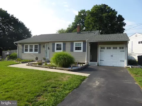 12 Carole Rd, Newark, DE 19713