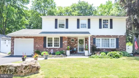 3304 Cross Country Dr, Wilmington, DE 19810