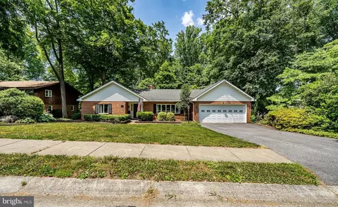 24 Blue Jay Dr, Newark, DE 19713