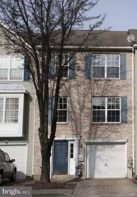 18 Versailles Ct, Newark, DE 19702