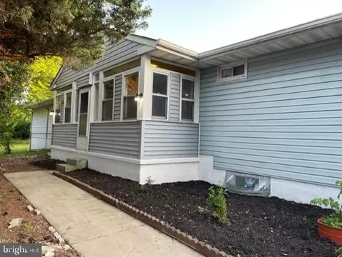 12 Oakmont Dr, New Castle, DE 19720