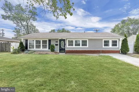 12 Metten Rd, Newark, DE 19713