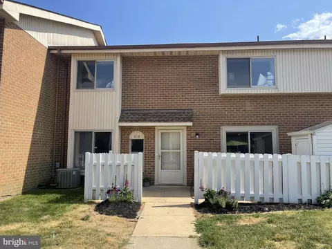 610 Cobble Creek Curv, Newark, DE 19702