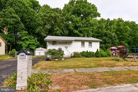 137 W Rutherford Dr, Newark, DE 19713