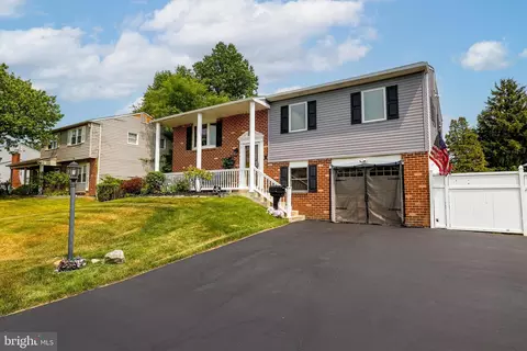 10 Skyline Dr, New Castle, DE 19720
