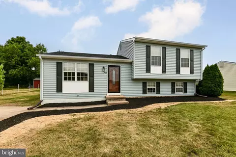 30 Hunting Ridge Rd, Newark, DE 19702