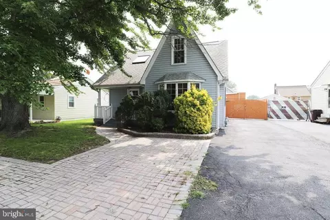 22 Hillview Ave, New Castle, DE 19720