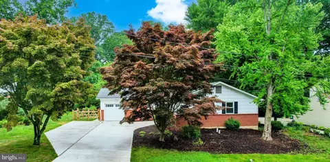 34 Woodhill Dr, Newark, DE 19711
