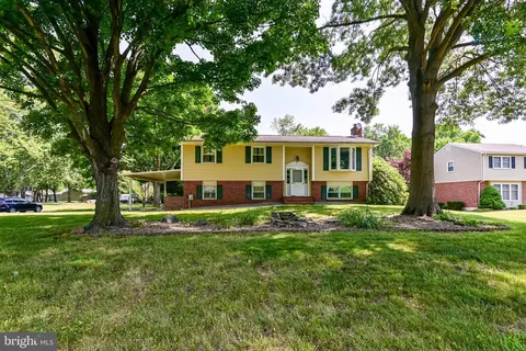 137 Carlotta Dr, Bear, DE 19701 photo 2