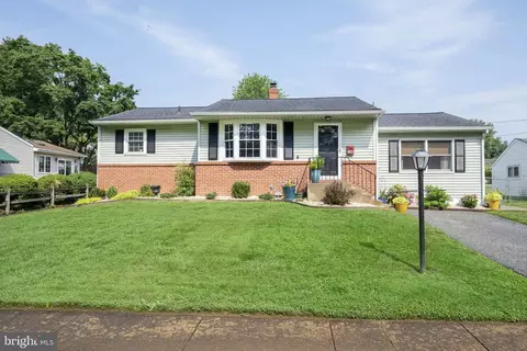 108 Phyllis Dr, Newark, DE 19711