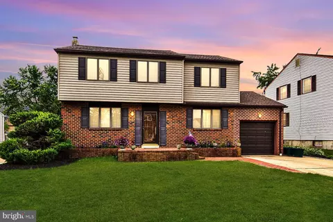 51 N Lunenburg Dr, New Castle, DE 19720