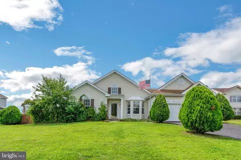 235 Riveredge Dr, New Castle, DE 19720