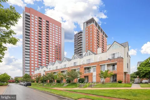 146 Christina Landing Dr, Wilmington, DE 19801