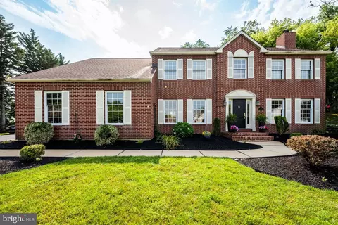 5 Amberwood Ct, Newark, DE 19711