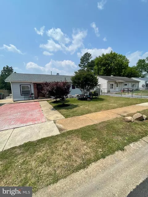 102 Halcyon Dr, New Castle, DE 19720