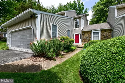 30 Scotch Pine Rd, Newark, DE 19711