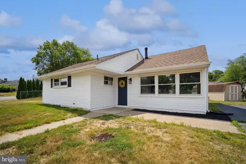 4 Gainor Rd, New Castle, DE 19720