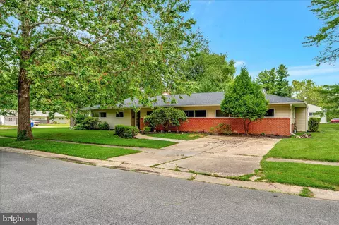 15 Korda Dr, Newark, DE 19713