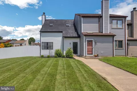 101 E Green Valley Cir, Newark, DE 19711
