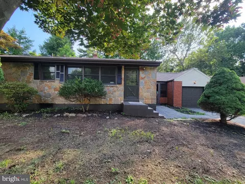 2 Woodcroft Ln, Wilmington, DE 19810