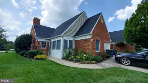 25 E Village Rd, Newark, DE 19713 photo 2