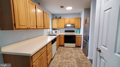 25 E Village Rd, Newark, DE 19713 photo 5