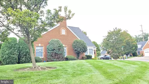 25 E Village Rd, Newark, DE 19713