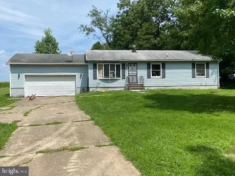 439 Lovers Ln, Bear, DE 19701